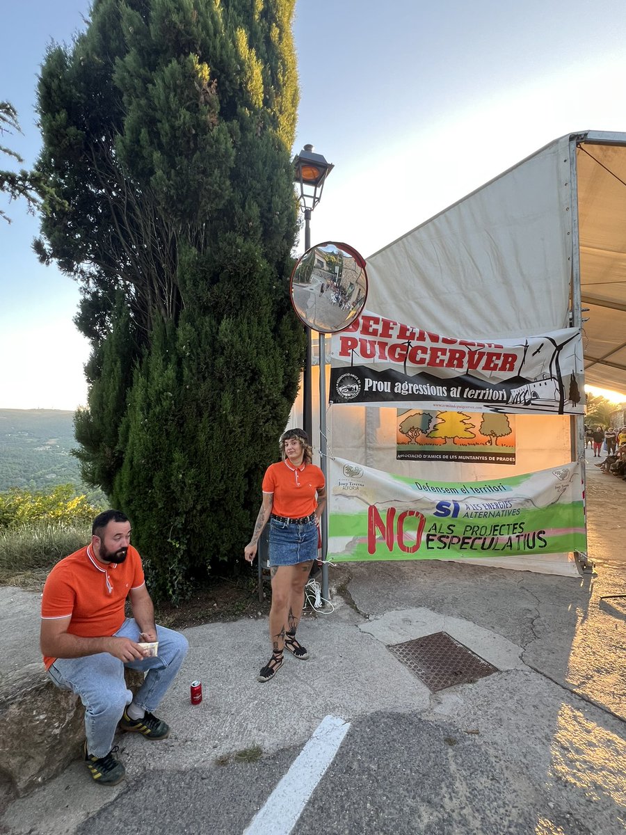 SomFetus's tweet image. Quin goig d’aplec, el d’ahir a la plaça de Montral per celebrar la Festa d’Estiu @aampcat. Un goig participar-hi! El romiatge fetal continua avui a la Festa Major de Blanes: a les 23.15 h, al Korre ke Token de l’Esbart Joaquim Ruyra. Amunt els cors!