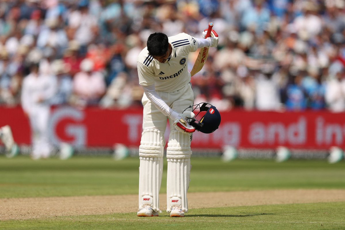 SumitSingh0564's tweet image. Gill has played brilliantly with great maturity.
Many many congratulations to you on your century!🥹🩷
700+ runs in SENA, breaking many records, and 4 centuries in the 2025 Anderson-Tendulkar Trophy! 🏏 You're amazing 👑 Keep shining! 🥳🙌 #ShubmanGill #INDvsENGTest