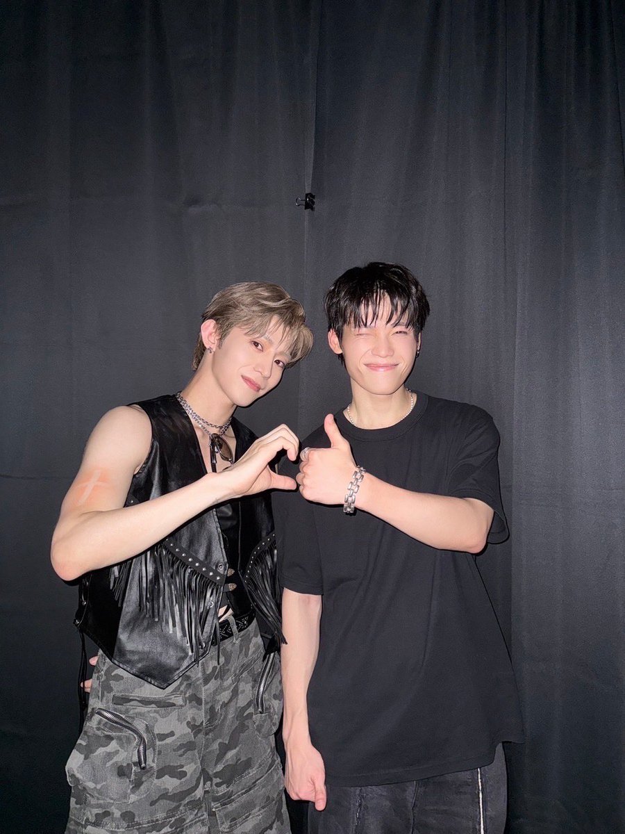 Survive FES 2日間ありがとうございました！
2日間アツくてほんまにたのしかったです^_^
INIさんと💚🧡💛