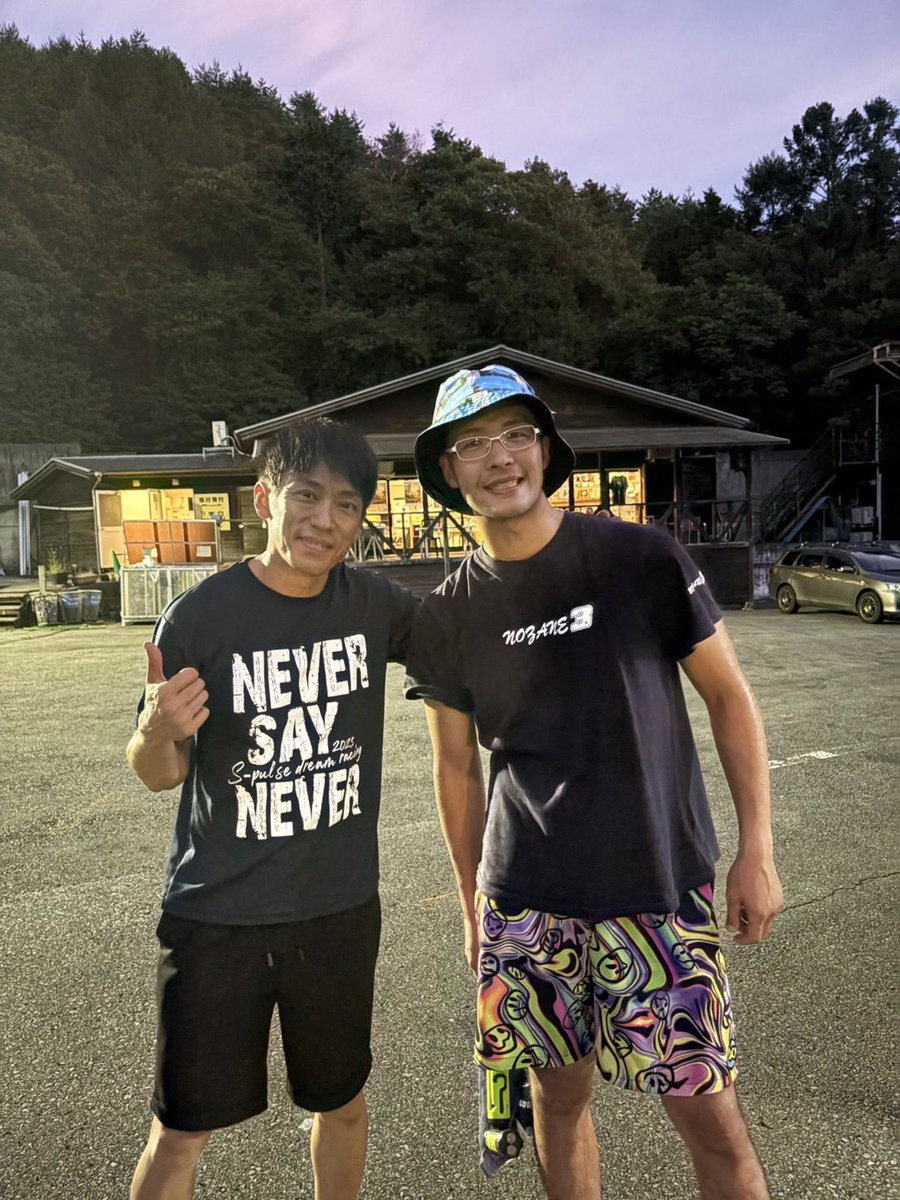Sodo_hh's tweet image. スポラン山梨で #きしゅう杯 からの、生形さんに「山梨いるの?待ってて!」と言われ待機からの、慣らし走行&ナイトランわず
これから中央道の渋滞にハマりながら帰って、荷物全下ろしからの8耐用に積み替え
明日明後日は鈴鹿でまったりしよ🛁
夏休みしてるなー🌻