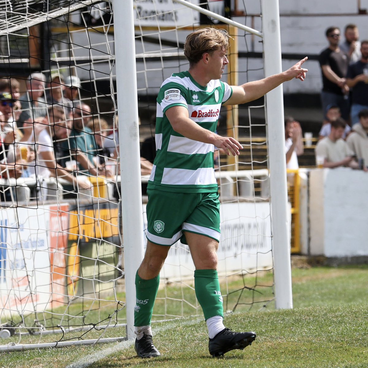 YTFC's tweet image. First goal in Green and White for James Daly! 🎯

#YTFC 💚
