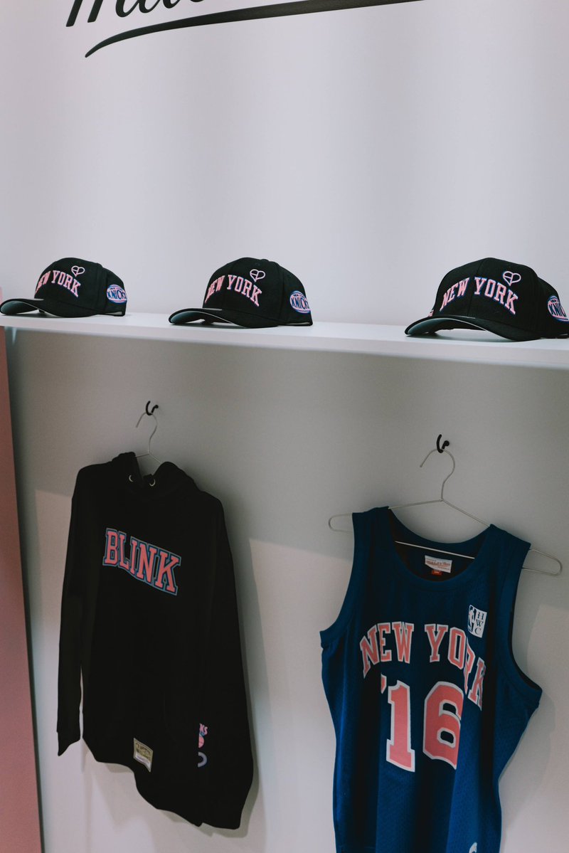 ygselect's tweet image. ๐ค๐ฉท FIRST LOOK at the &lt;@BLACKPINK IN YOUR AREA&gt; League Collection NY Pop-Up
@Fanatics, @Complex, and @Mitchell_Ness present an immersive BLACKPINK League Collection pop-up where K-pop collides with sports culture.
Shop the @MLB and @NBA collab capsules in person, thisโฆ