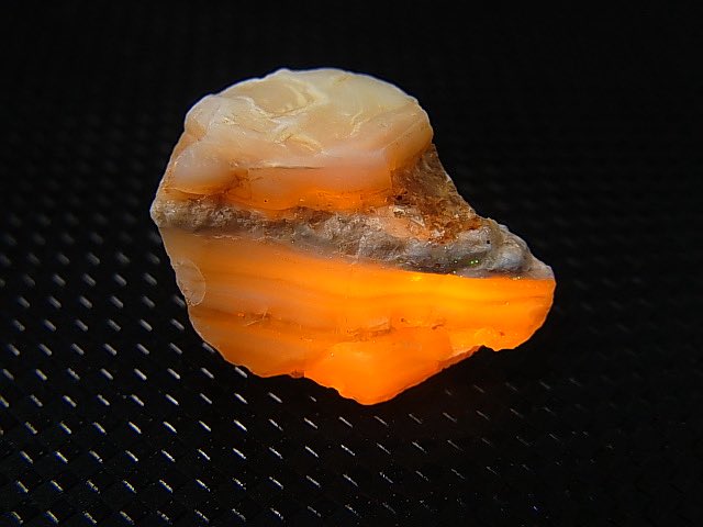 perfectstone_yh's tweet image. メキシコ産ボレアイト、ボリビア産アメトリン、ノルウェー産水晶、ロシア産ホワイトオパール(カホロン)、北海道産蛍光オパールをアップしました!(^-^) perfectstone2009.com
