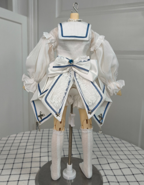 DOLKSTATION's tweet image. 【入荷情報】
DOLK SELECTより、
40cm級ドール用お洋服『ヨーロピアンドレス:リトルスター』のご紹介です!
➡️dolk.jp/portal/itemDet…
おとぎ話の王子様のようなドレスセットが入荷👑
セーラーカラーとふんわり膨らむバルーンパンツ、ブルーの差し色が、爽やかな無垢さと気品を演出します。