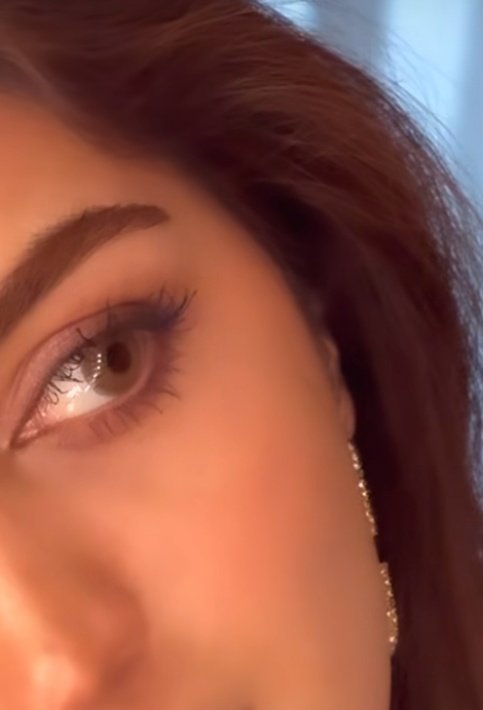 Naina__8's tweet image. Pyar ek Phool Hai Us Phool Ki Khushbu Tum Ho
Mera Chehra Meri Aankhein Mere Gaisu Tum Ho
Door Ho Mujh Se Magar Pass Nazar Aatey Ho
Mera Jazba Mera Ehsaas Nazar Aatey Ho
Zindagi Ban Key Jo Chhaya Hai Woh Jaadu Tum Ho..:)✨💚