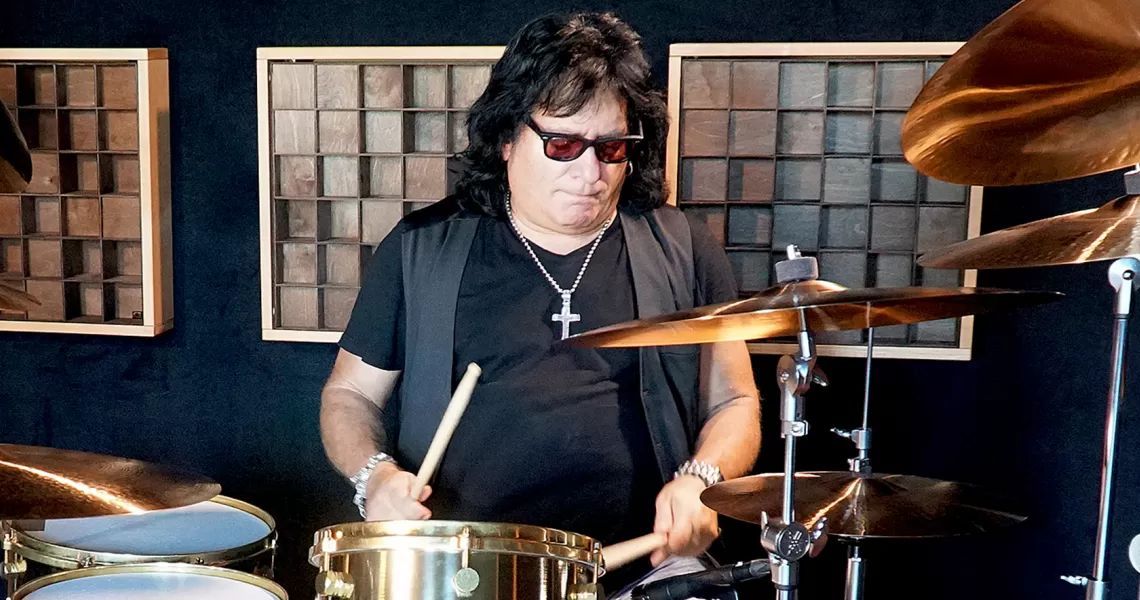DeepPurplePod's tweet image. On this day in 1955 Bobby Rondinelli was born. Rondinelli played on two Rainbow albums as well as serving as drummer for Quiet Riot and Black Sabbath. What are your favorite Rondinelli tracks, performances, or albums? Happy birthday, Bobby!