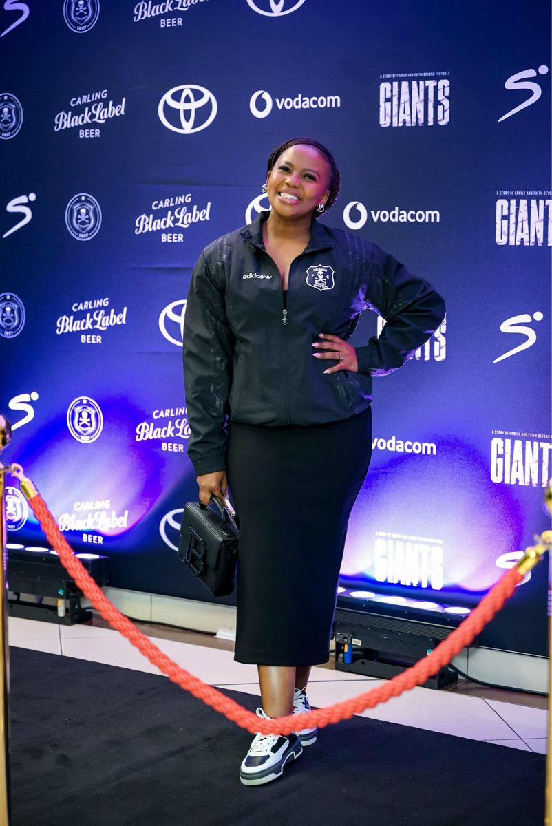 SimplyCarol8's tweet image. The day is finally here!!!! Having been at the exclusive screening of the first episode I can tell you that it’s not to be missed! #GiantsOnDstv tonight - 21:00 on Mzansi Wethu, Mzansi Magic, @SuperSportTV and @ShowmaxSport Premier League! 🔥 ⚽️ @orlandopirates