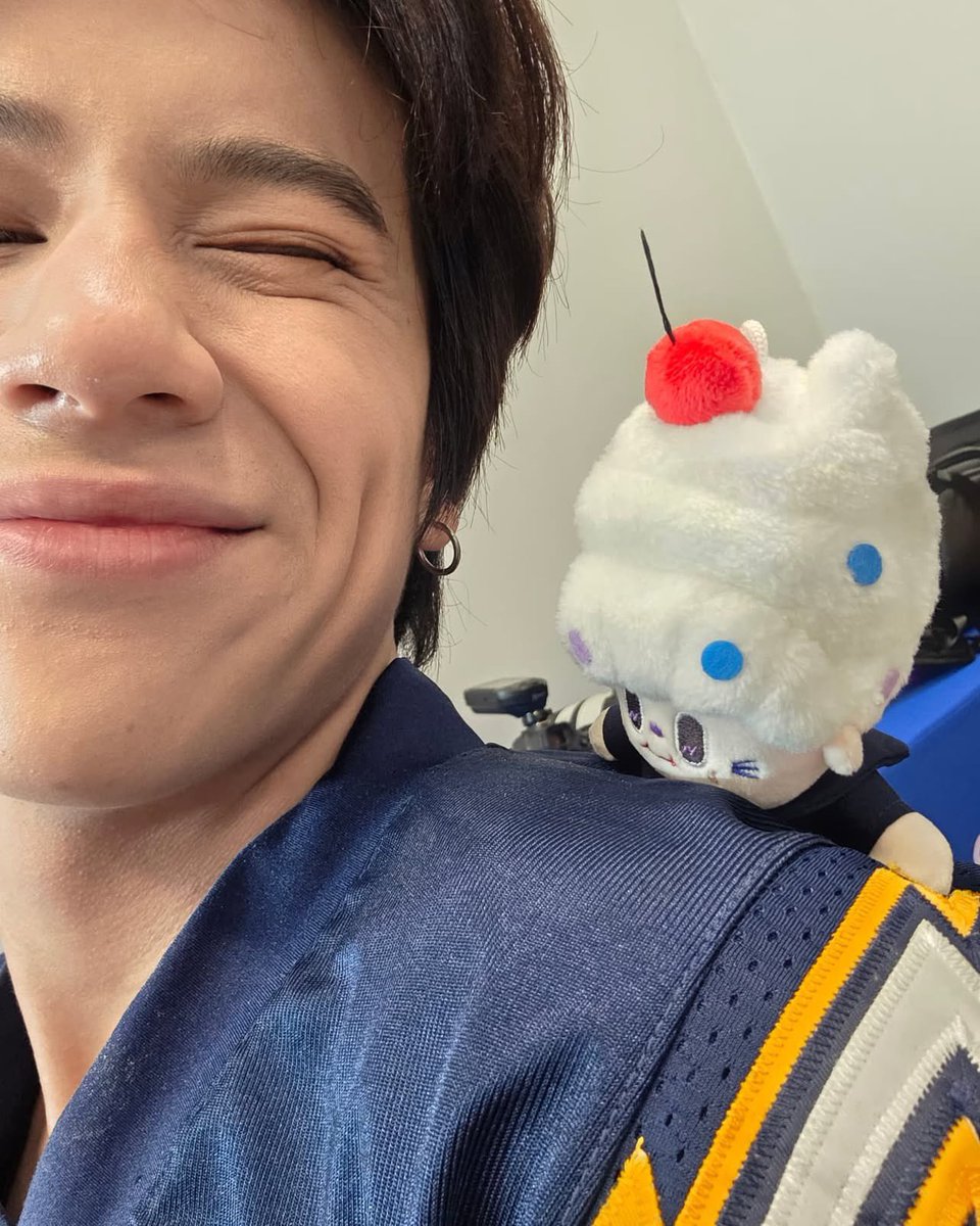 smileoneed's tweet image. พ่อแมวกะลูกแมว 🐈🐈‍⬛