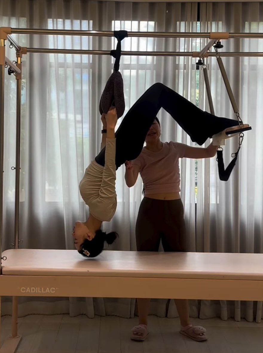 jamedeamas's tweet image. Ling did both pilates and gym in the same day? 😭 Is she training for the seagames or what lmaooo
#linglingkwong
#lingorm