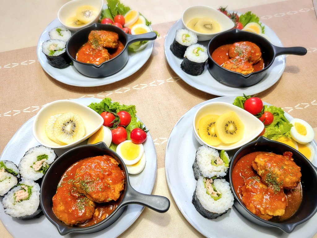 mammam4049's tweet image. 今夜のご飯🍚🥢
ワンプレート晩ごはん💛
シーチキン海苔巻きと手作り煮込みハンバーグ🥗🍅🥝🧅🧄🥬
#晩ごはん
#おうちごはん