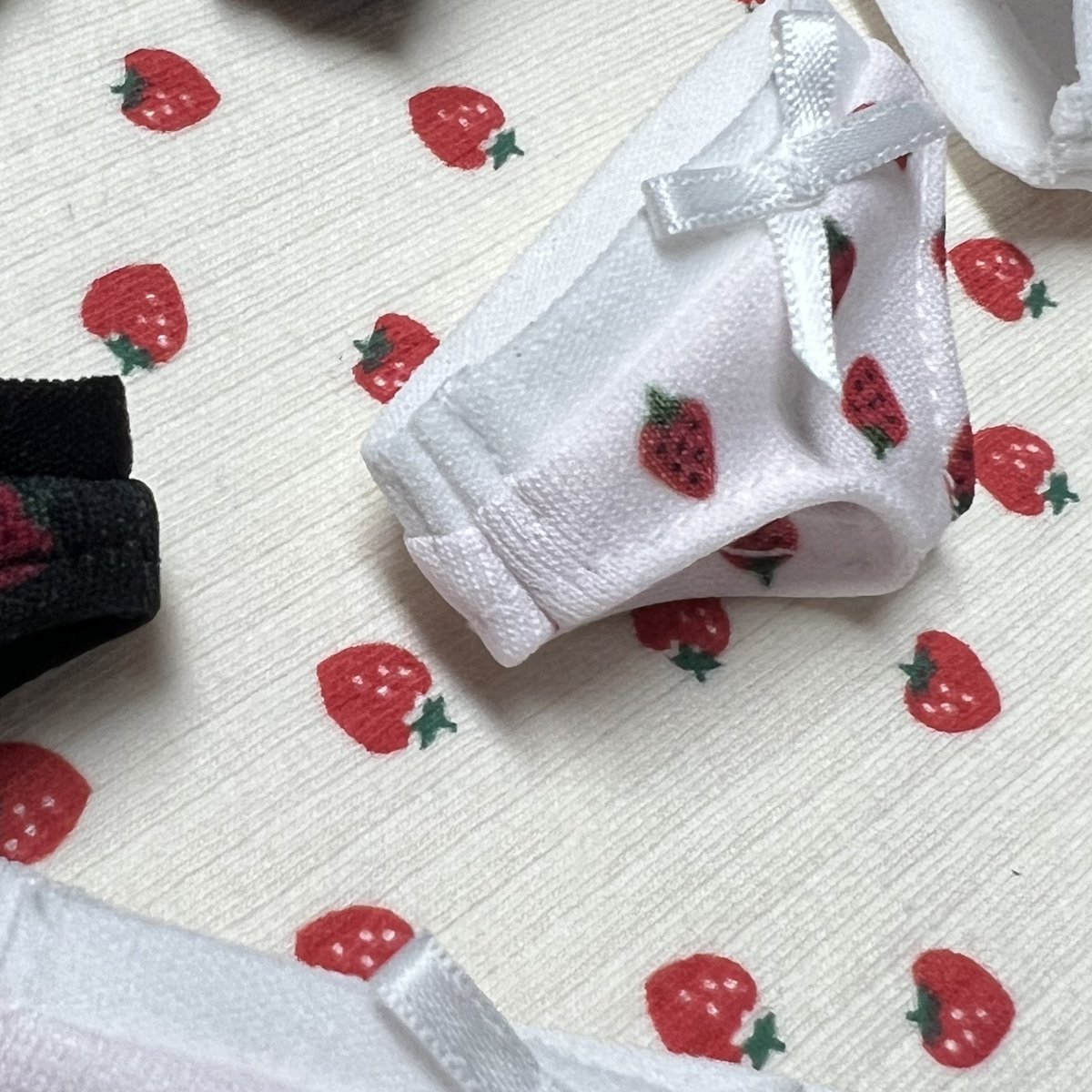 세컬러예여
10깅 딸기 삼각 아기공(ㅌㅋㅋㅋㅋㅋ