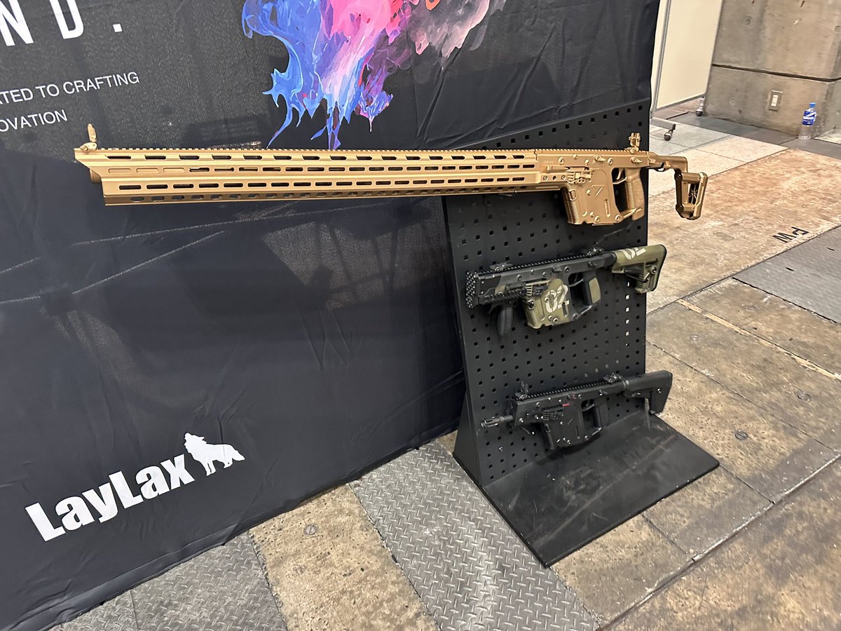 codereidn's tweet image. #ワンフェス
 #WF2025S
 #ワンフェス2025夏
 
んでっ､これは1番驚いたわ！
 #LayLax まさかの出展……ゴールドヴェクターも持ったがやはり重量ありすぎる。
うぐぐっ…
