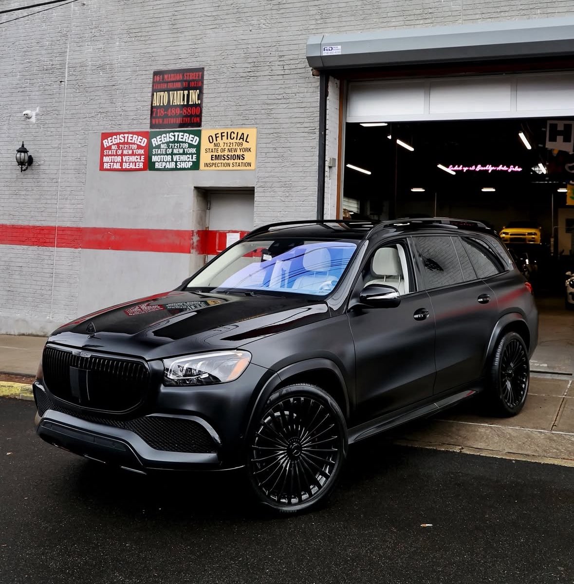 autochat360's tweet image. Black Maybach GLS 600 😍