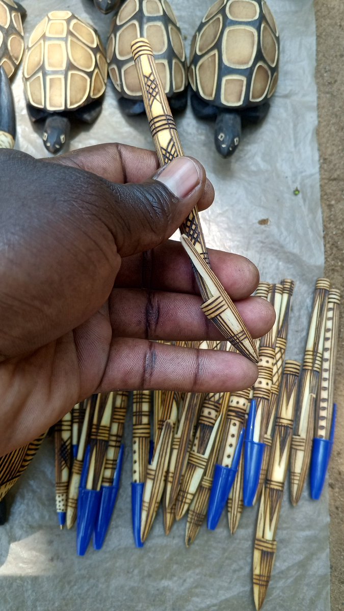 JakisaTimothy's tweet image. The Craftsmen of Pakwach have also started making pens.