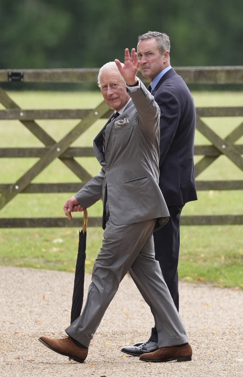 jjgiddens's tweet image. King Charles III waves to well-wishers as he leaves a Sunday church service at St Mary Magdalene Church in Sandringham, Norfolk
