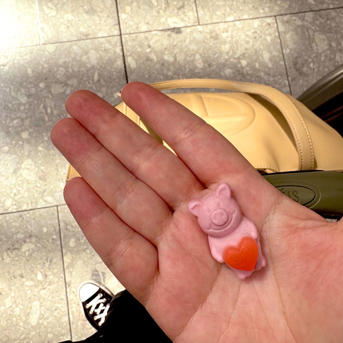 xtyna_'s tweet image. about to raw dog my flight home wish me luck