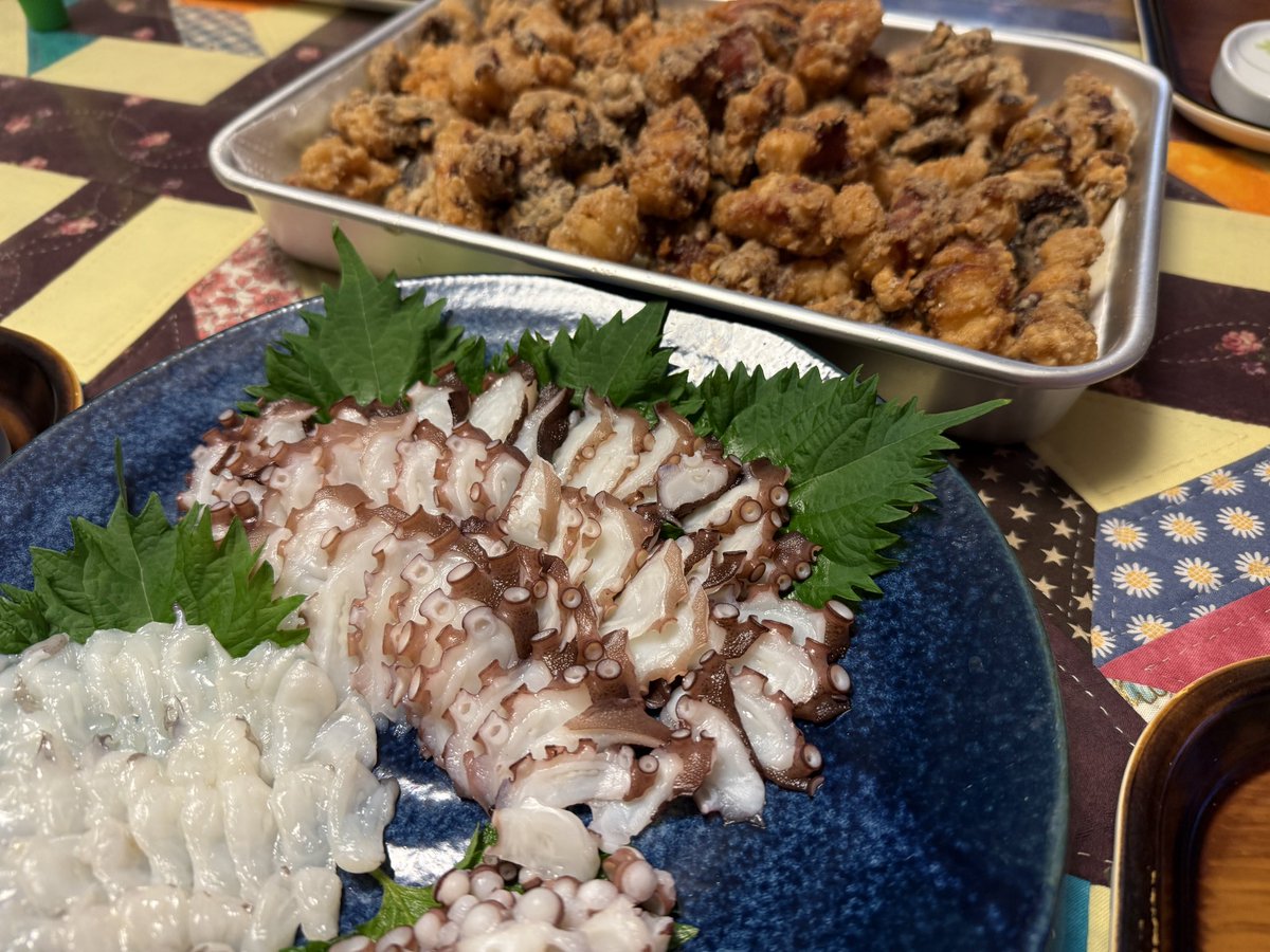 funatsukazuki's tweet image. ひとまず3杯使って生&ボイルタコ刺しと次女のたっての希望で唐揚げにしました!
2杯分唐揚げにしたらさすがに満腹!超絶美味でした!!✨✨🐙✨✨