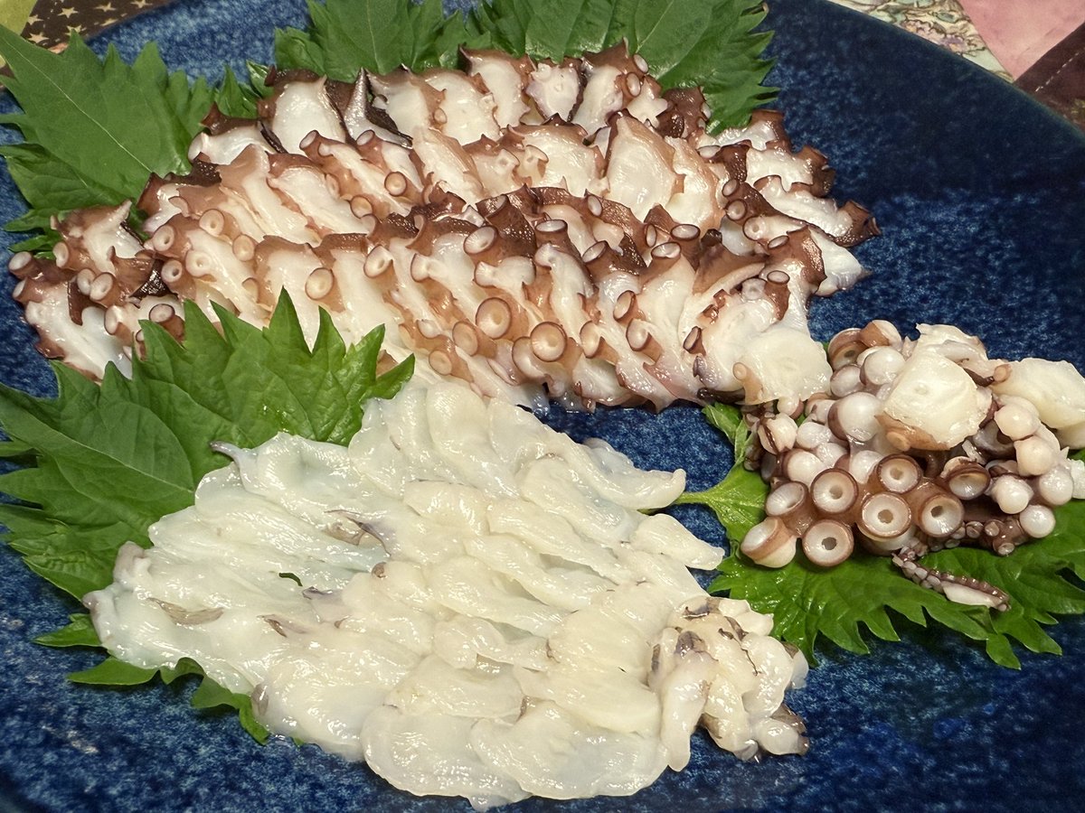 funatsukazuki's tweet image. ひとまず3杯使って生&ボイルタコ刺しと次女のたっての希望で唐揚げにしました!
2杯分唐揚げにしたらさすがに満腹!超絶美味でした!!✨✨🐙✨✨