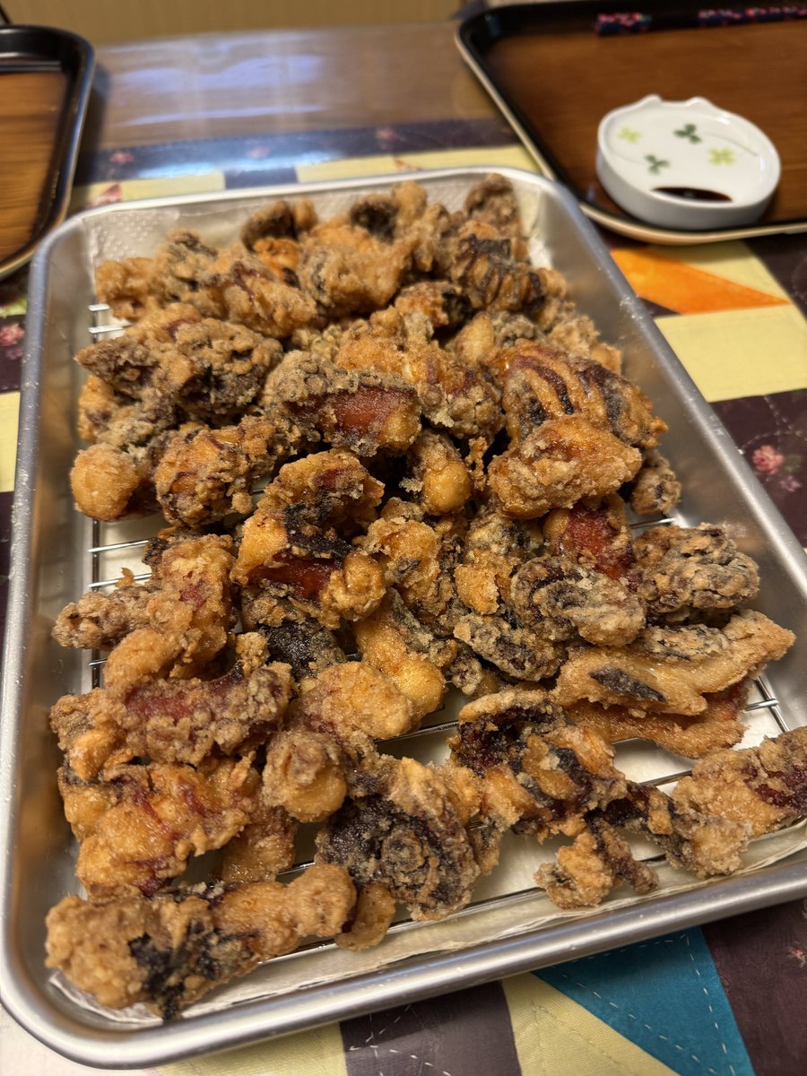 funatsukazuki's tweet image. ひとまず3杯使って生&ボイルタコ刺しと次女のたっての希望で唐揚げにしました!
2杯分唐揚げにしたらさすがに満腹!超絶美味でした!!✨✨🐙✨✨