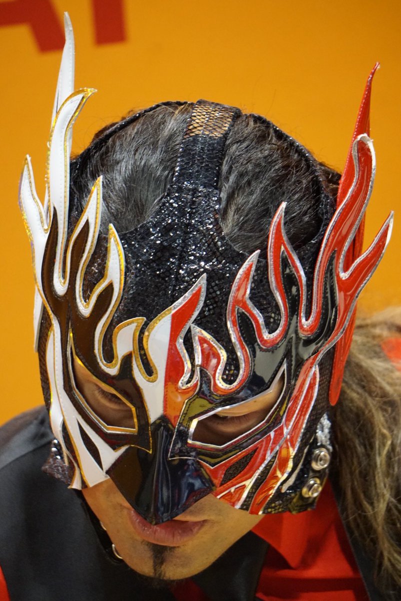 ProWrestlingJp's tweet image. 他の方へのサインを書くデスペさん

#njpw #エル・デスペラード