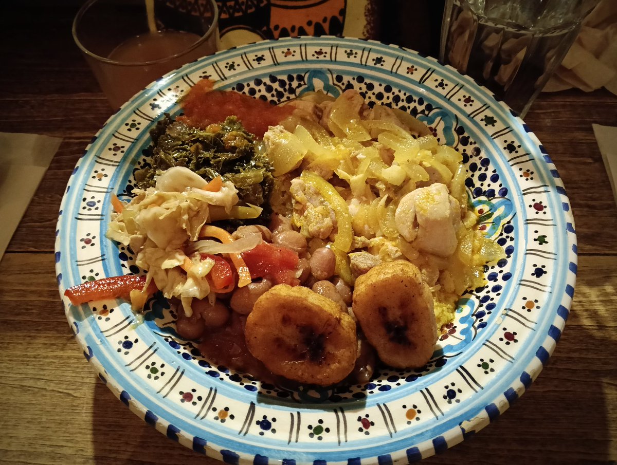 bousingot's tweet image. お昼は渋谷の銘店ロス・バルバドスでプーレ・ヤッサ。いつもながらメッチャ美味しい♪