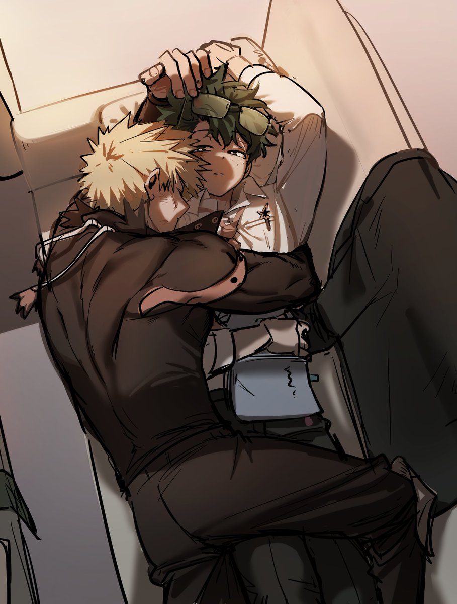 이제와서  공개하기 뭐하긴 한데 원래는 반신까지 그렸던거긴함...