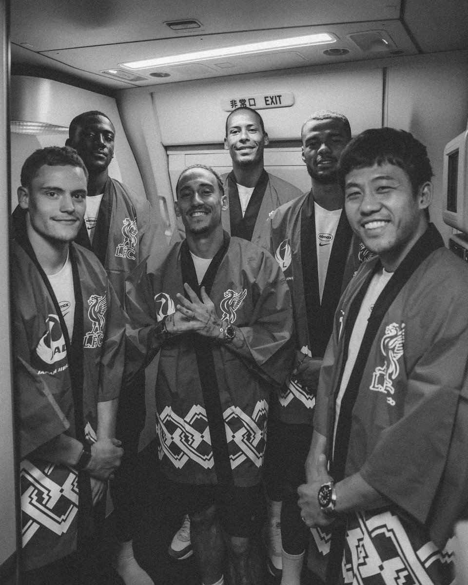 Ryo_Saeba_3's tweet image. Les joueurs de Liverpool sont arrivés à Tokyo avec leur Happi !
Vivement mercredi !
Le dernier match de Liverpool que j&apos;ai vu dans un stade c&apos;était Liverpool - Wolverhampton, le dernier match de la saison à Anfield en mai 2019.