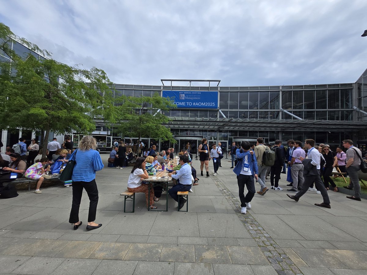 askhimanshurai's tweet image. Being at AOM 2025 in the vibrant city of Copenhagen is nothing short of exhilarating. The energy of this global gathering of scholars, deans, and academic leaders is infectious.
It’s always a joy to reconnect with our international partners, exchange ideas with fellow…