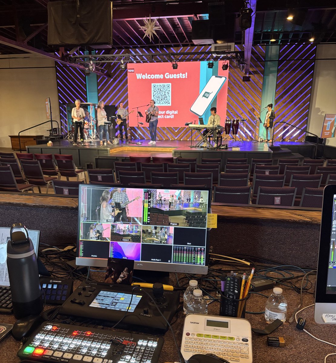 hutchinsonb_ff's tweet image. Livestream team at church this morning! 🔥