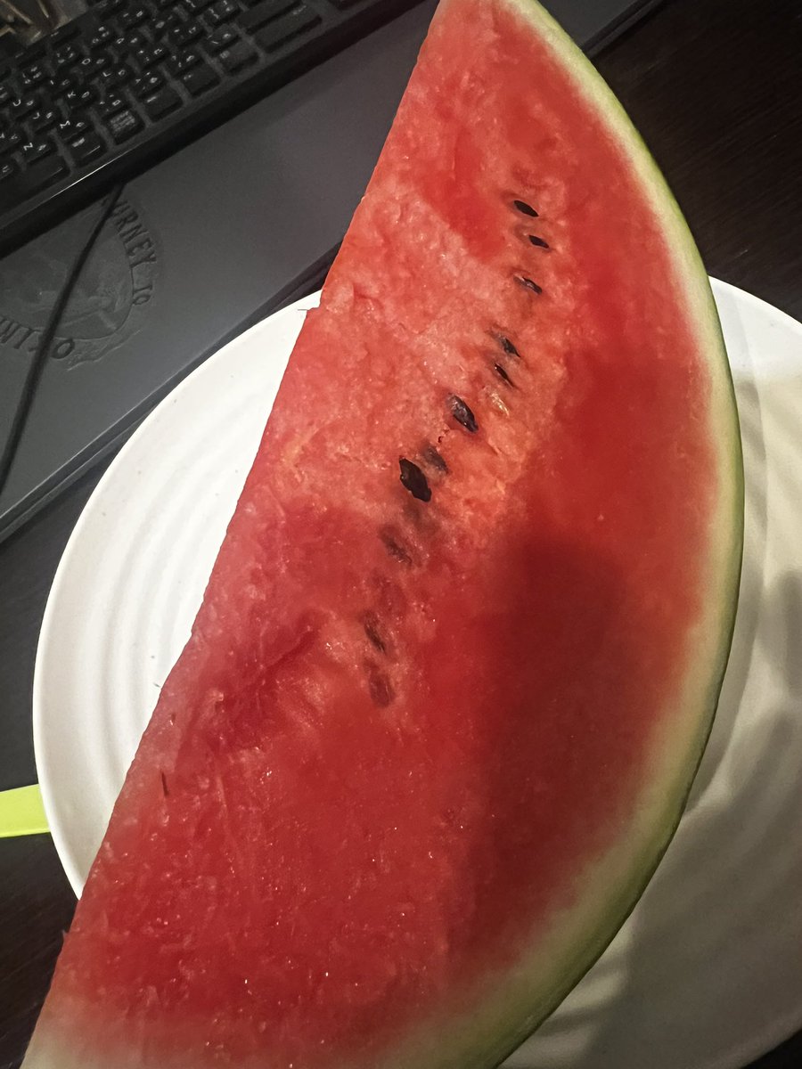 sumage127's tweet image. こんばんは🌙

今日は🍉の日

皆さん食べましたか？

これから頂きます🙏