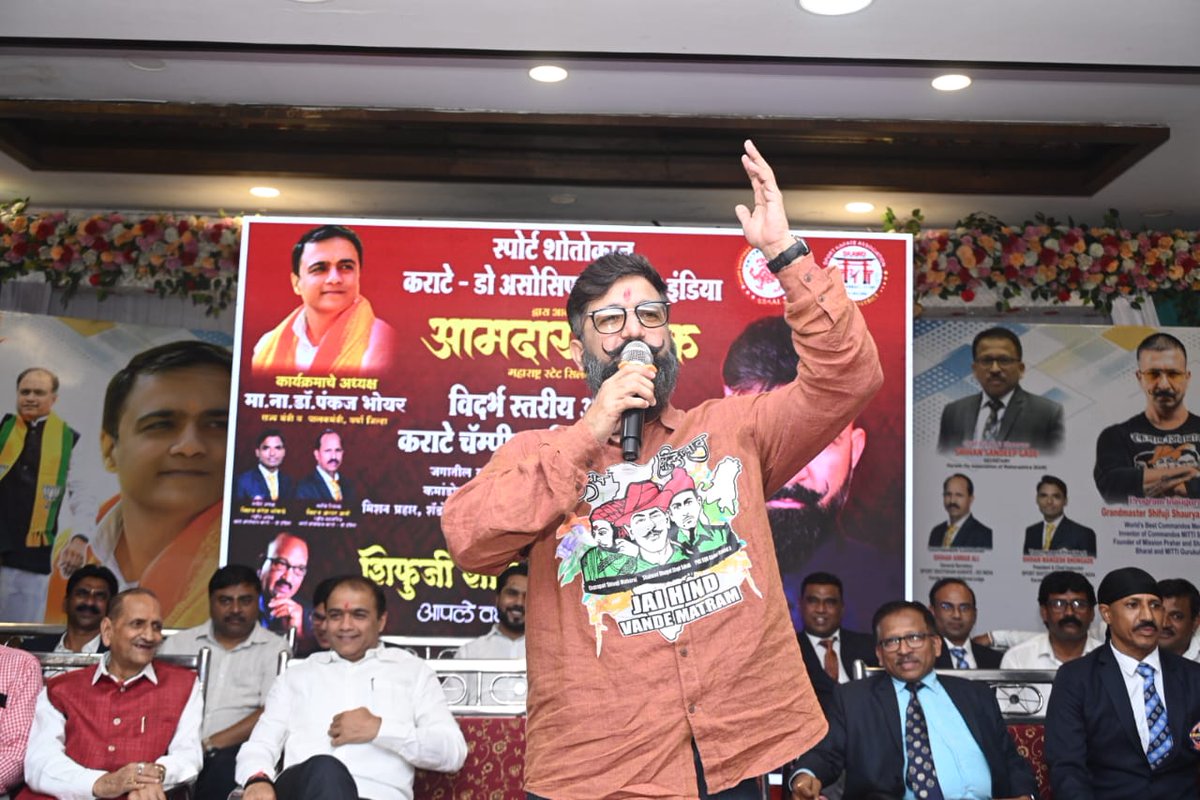 DRPANKAJBHOYAR's tweet image. स्पोर्ट शोतोकान कराटे-डो असोसिएशन ऑफ इंडिया यांच्यावतीने आयोजित "आमदार चषक महाराष्ट्र स्टेट सिलेक्शन व विदर्भ स्तरीय ओपन कराटे चॅम्पियनशिप २०२५-२६" चा भव्य उद्घाटन सोहळा मोठ्या उत्साहात पार पडला. या चॅम्पियनशिपमध्ये विदर्भातील विविध जिल्ह्यांतील कुशल कराटेपटूंनी भाग घेतला.
