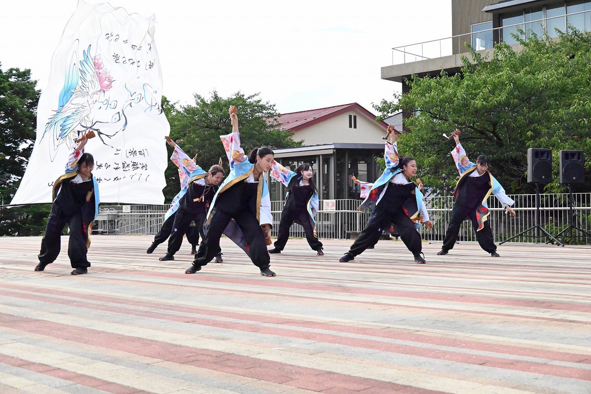 44982441shimu's tweet image. 能代市役所さくら庭で行われている   
夏だ！ビアガーデン屋台村2025にて

笑泉百景　その１