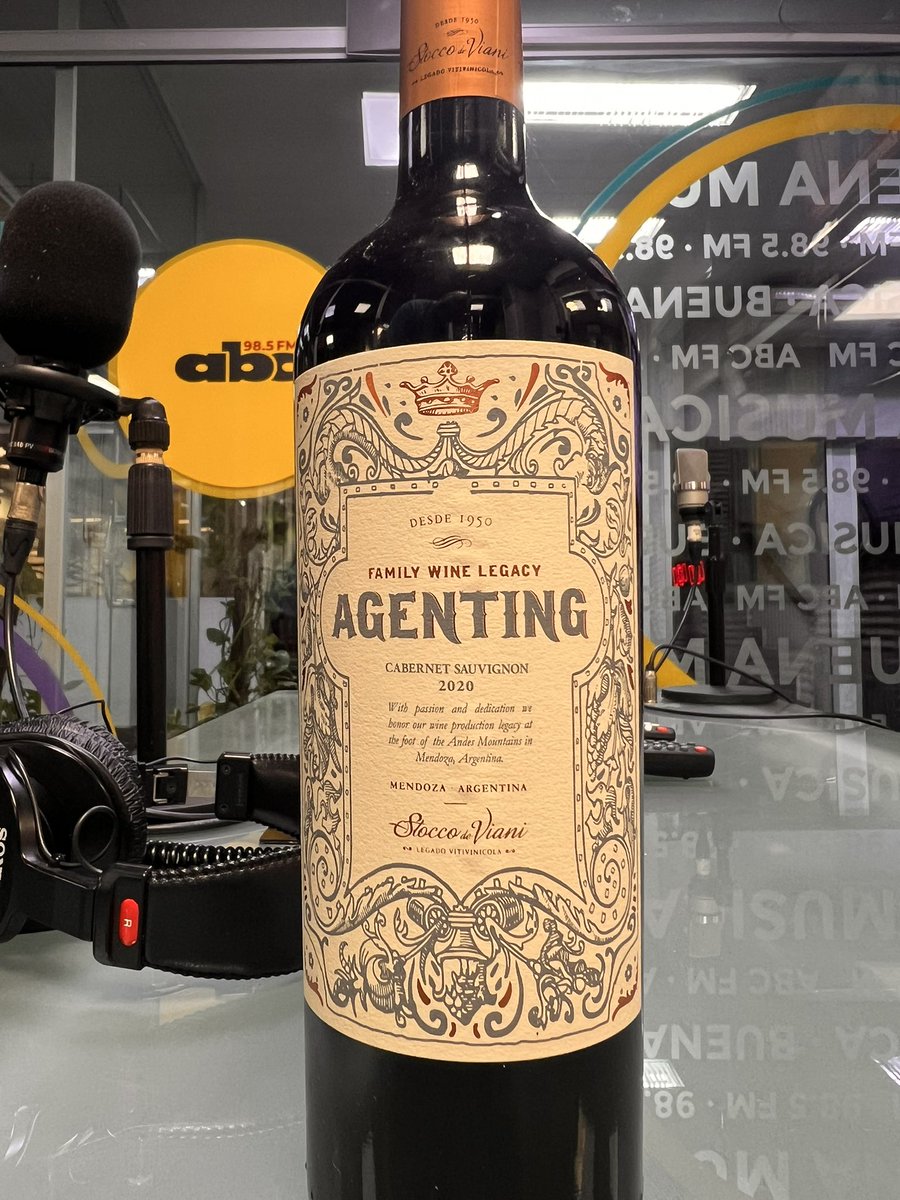 <a href="/sargusperez/">Sargus Pérez</a> y <a href="/CopaFeroz/">Alejandro Sciscioli</a> ya están al aire en @ABCFM985 haciendo un nuevo capítulo de CopaFeroz Radio! Y como siempre, ¡hay regalos! Hoy obsequiamos este riquísimo Agenting Cabernet Sauvignon. ¡Etiqueten a un amigo, aclaren su nombre real y dejen sus 3 últimos para participar!