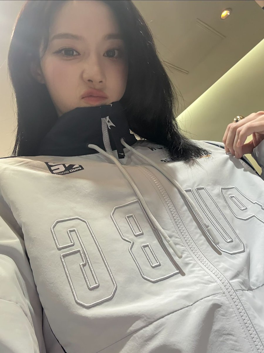 uchinagaey's tweet image. she&apos;s been playing too much lately