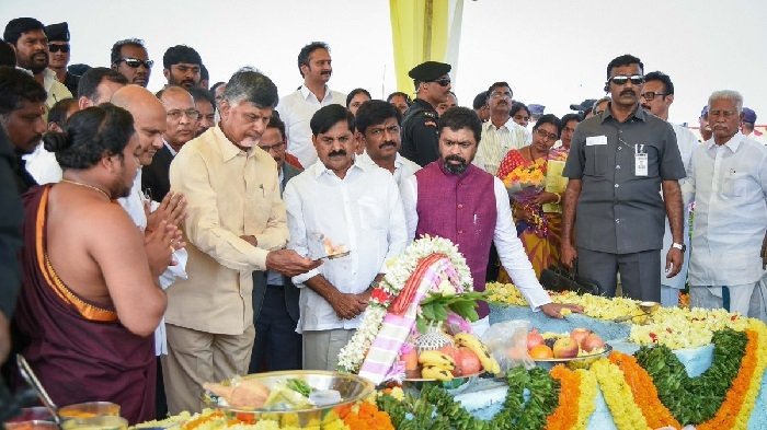 Trends4TDP's tweet image. *రాయలసీమ స్టీల్ ప్లాంట్ ప్రాజెక్ట్ కు ప్రత్యేక ప్రోత్సాహక ప్యాకేజీ మంజురు*
వైఎస్ఆర్ కడప జిల్లా, జమ్మలమడుగు మండలం, సున్నపురల్లపల్లెలో JSW AP Steel Limited సంస్థ నిర్మిస్తున్న ప్రాజెక్టు రాయలసీమ స్టీల్ ప్లాంట్ కు ప్రభుత్వం అమోదం తెలుపుతూ ఉత్తర్వులు జారీచేసింది.
*మొత్తం…