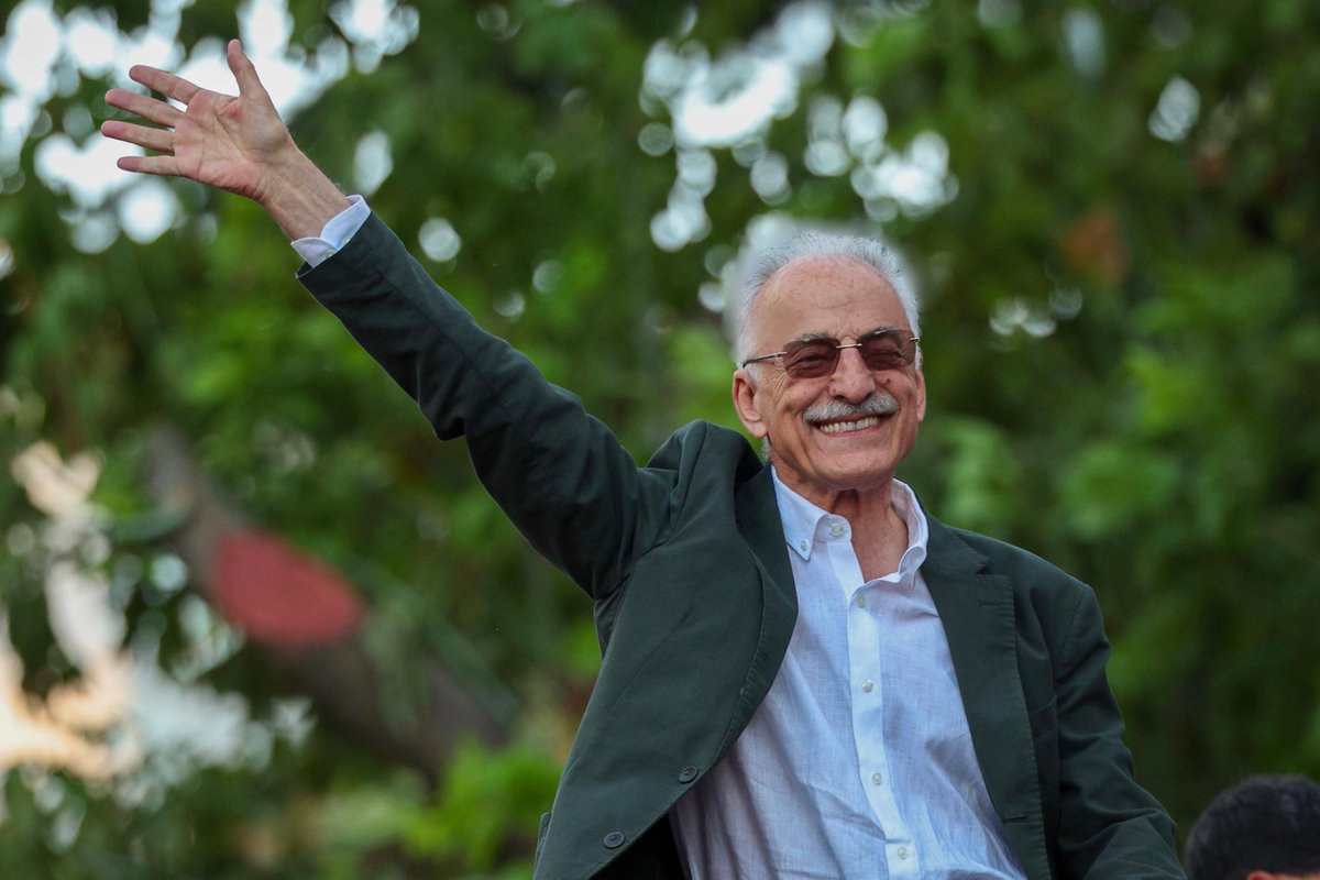 KarayalcinM's tweet image. CHP olarak dünyada örneği olduğunu sanmadığım bir siyaset çalışmasını uygulamaya koyduk.
Cumhurbaşkanı adayımızın önünün kesilmesi için; diploma iptalinden, siyaset yasağı getirme çabasına kadar, adayımızın tutuklanmasına kadar her şeyin yapıldığı bir ortamda halkın gücü ve…