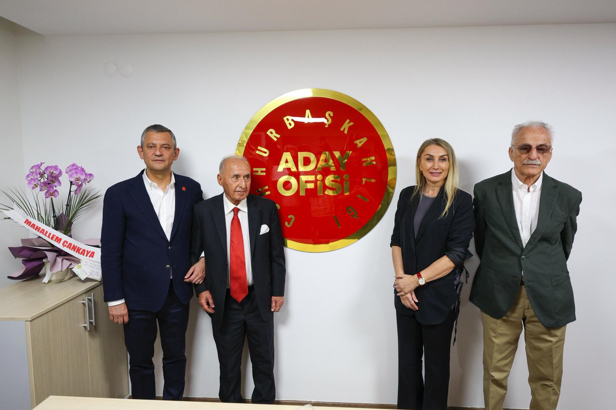 KarayalcinM's tweet image. CHP olarak dünyada örneği olduğunu sanmadığım bir siyaset çalışmasını uygulamaya koyduk.
Cumhurbaşkanı adayımızın önünün kesilmesi için; diploma iptalinden, siyaset yasağı getirme çabasına kadar, adayımızın tutuklanmasına kadar her şeyin yapıldığı bir ortamda halkın gücü ve…