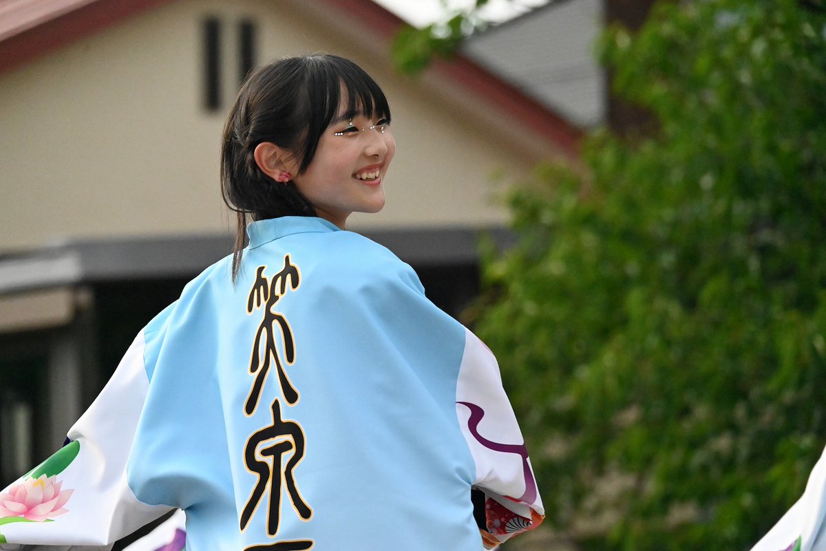 44982441shimu's tweet image. 能代市役所さくら庭で行われている    
夏だ！ビアガーデン屋台村2025にて  

笑泉百景　その２