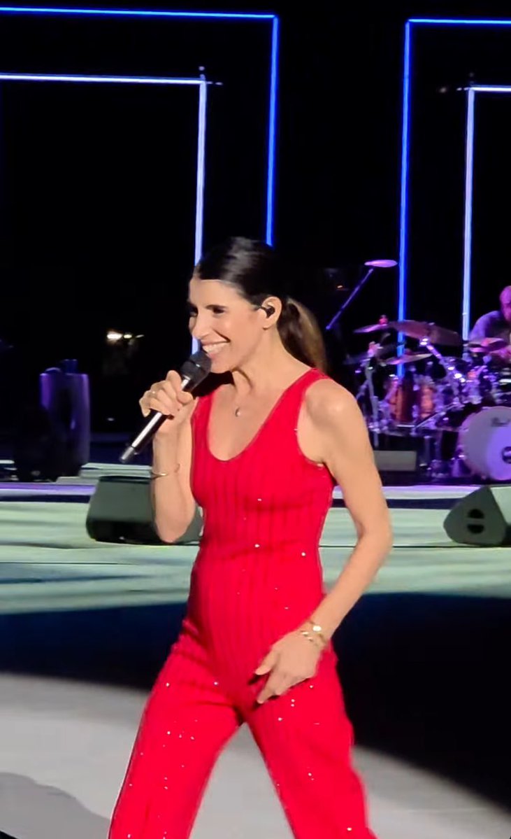 ansianellevene's tweet image. comunque anche ieri era stupenda ma mi sa che questo look sarà la mia ossessione per un bel po’🍒♥️🌹❤️🌶️