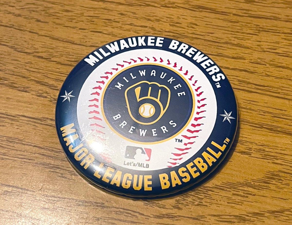 BrewersSwallows's tweet image. どこにつけようかな