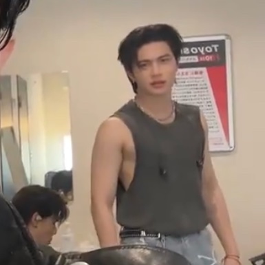 jwillestt's tweet image. congratulations est supha 😔🤝🏻
how does he look so good?! and SO FINE?! DEFINITELY IM NOT OKAY
#GMMTVMUSICONXJAPAN2025D2 #williamjkp