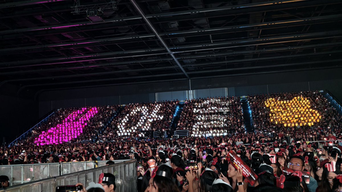 AMLightBox's tweet image. ขอบคุณแฟนคลับ ไอรีน - ซึลกิ Red Velvet ที่ไว้ใจเลือกใช้กล่องไฟของทางร้านนะคะ ขอบคุณเจ้าของภาพด้วยค่ะ 😊🙏🏻 | 19.07.2025 #RedVelvet_IRENE_SEULGI_BALANCE_BKK #ReviewAMLightBox