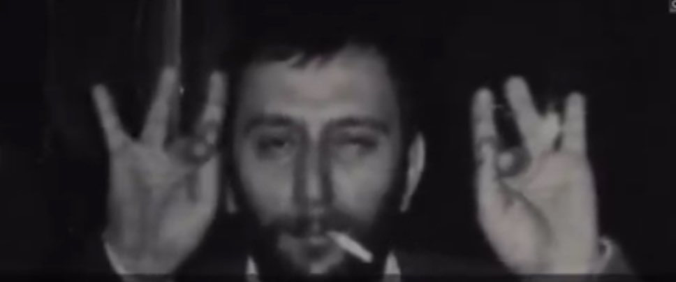 zaiim1212's tweet image. زياد الرحباني بس يشوف الناس يلي عم تنعيه: