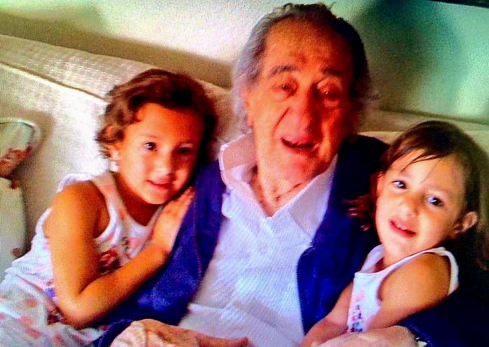 JuLiOCuRY's tweet image. Las dos para quienes soy el mejor papá del mundo, y el que, para mi, lo fue.