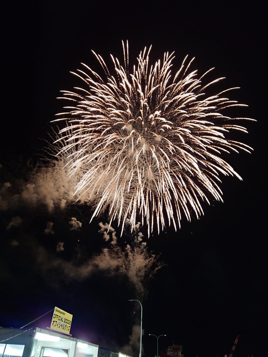 OnrfPoster's tweet image. 今年も打ち上げ花火で終わりました🎆
お越しいただいたみなさん本当にありがとうございました!無事自宅に戻るまでが男鹿フェスです!気をつけてお帰りください!