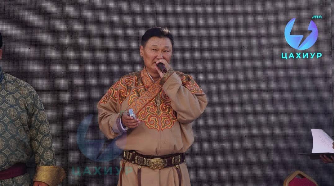 ChinzillaMon's tweet image. МУГЖ С.Жавхлангийн шилдэг 100 дууны цомог, Улсын аварга С.Мөнхбатын “Эзэн байя” ном, Д.Баттулгын “Уул усны диваажин” гэрэл зургийн ном, МУСТА У.Пүрэвсүрэнгийн яруу найргийн номын нээлт нэгэн зэрэг болж, Увсын ард түмэн “Бахархлаа хамтдаа” тэмдэглэж байна.