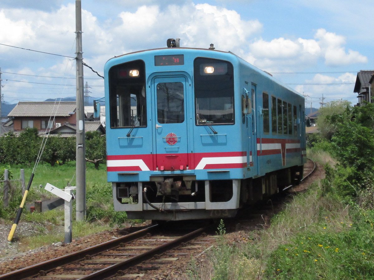 eighthc10uds3rd's tweet image. 樽見鉄道・北方真桑駅の近くにある、
名古屋鉄道の廃線跡。(3枚目の築堤)

2000年代前半まで、この上を
古めかしい車両(4枚目)や路面電車が走っていて

過去に一度だけ、乗ったことがあります。