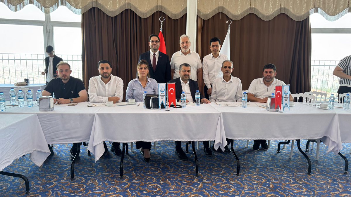 Halep Türkmenleri Derneği’nin kongresine katılarak, kardeşliğin, kültürel bağların ve ortak davamızın etrafında kenetlenen Türkmen soydaşlarımızla bir araya geldik.

Kökü mazide, yönü istikbale dönük bu birliktelikler; gönül coğrafyamızın sarsılmaz teminatıdır. 

Başkan Sn. Ahmet