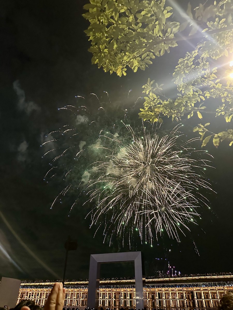 WazyaSuzu's tweet image. 毎日この規模の花火やってるのすごいな
