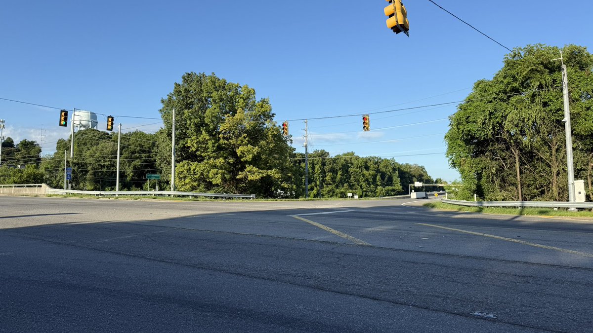 UPDATE: The WB I-40 entrance ramp at Ild Hickory Blvd where a man was found in his shot up car late last night is now back open. Police closed it as they investigated the shooting. DETAILS &gt;&gt;&gt; newschannel5.com/news/man-in-cr…